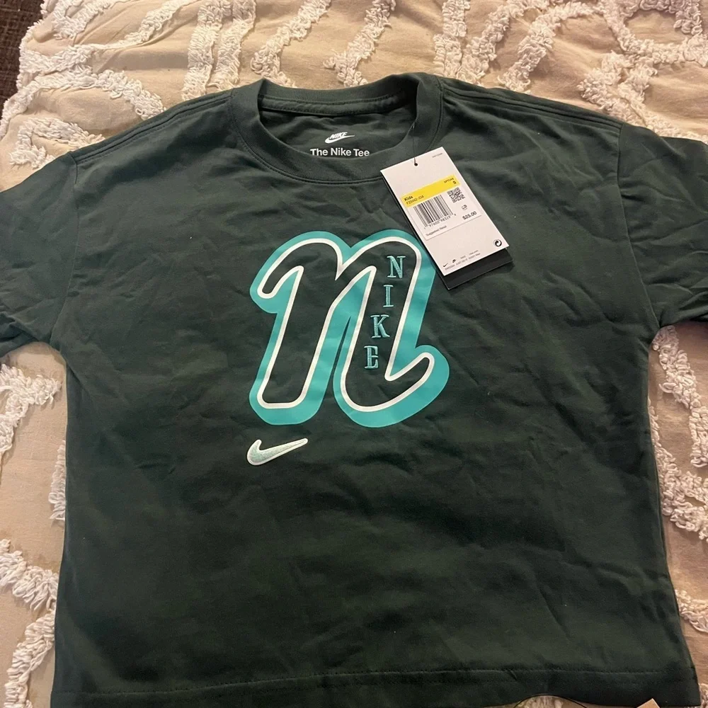Girls Nike Set Graphic T Shirt and Shorts size Small NWT - Picture 3 of 4